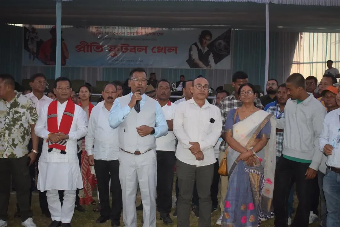 ফুটবল খেলাৰ মুকলি অনুষ্ঠানৰ দৃশ্য