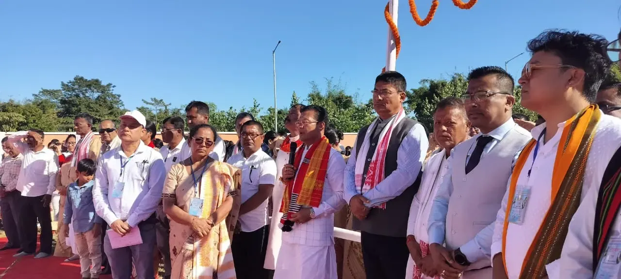 ফুটবল খেলাৰ মুকলি অনুষ্ঠানৰ দৃশ্য