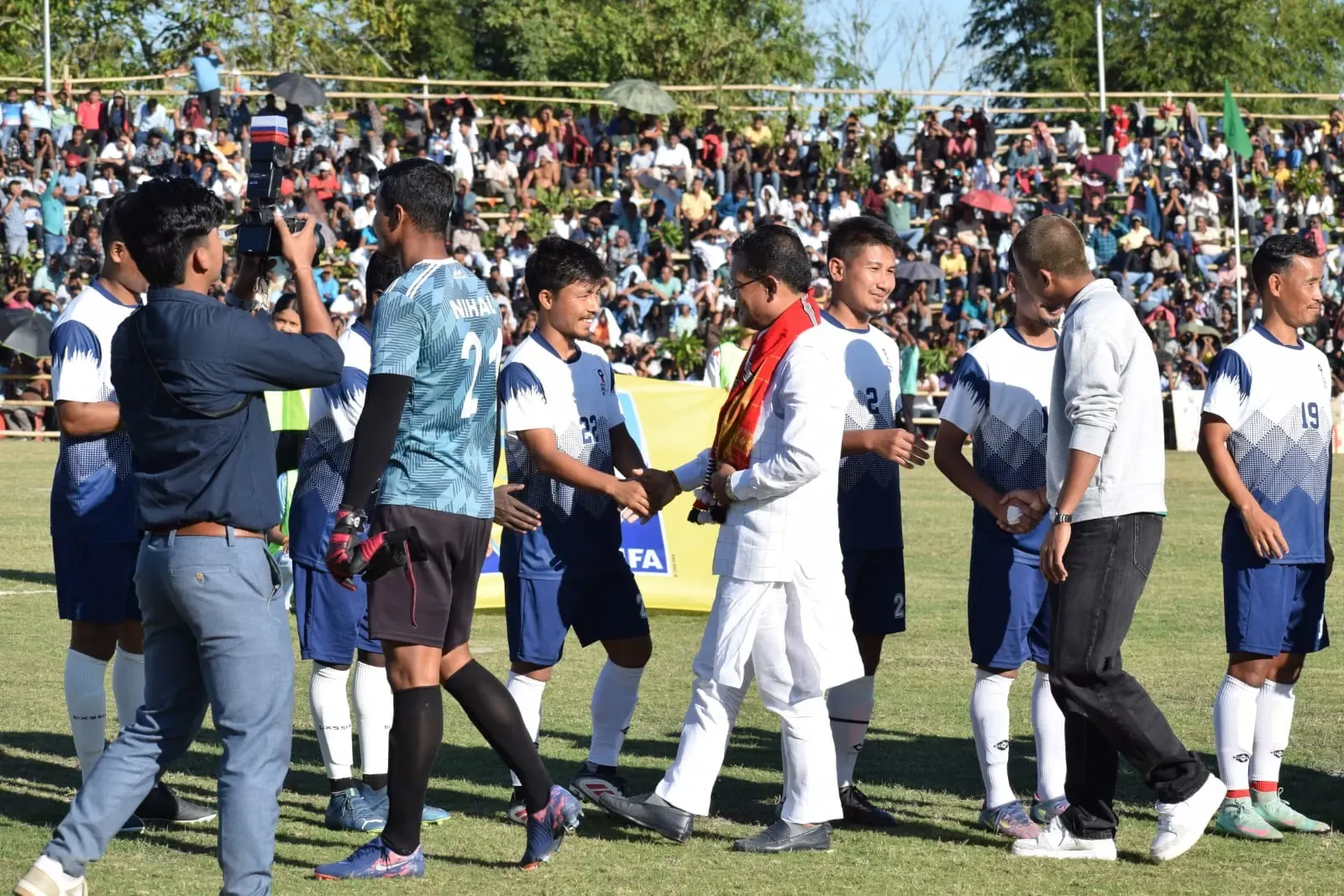 খেলুৱৈসমূহৰ দলীয় ফটো