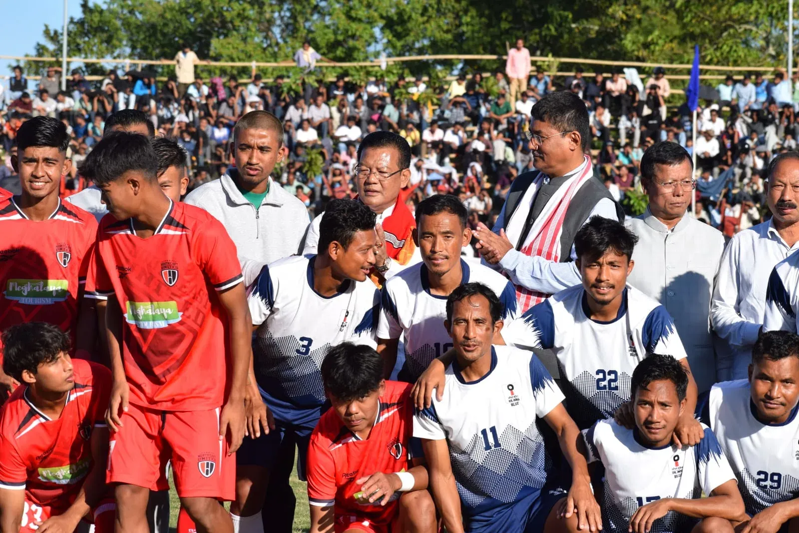 খেলুৱৈসমূহৰ দলীয় ফটো