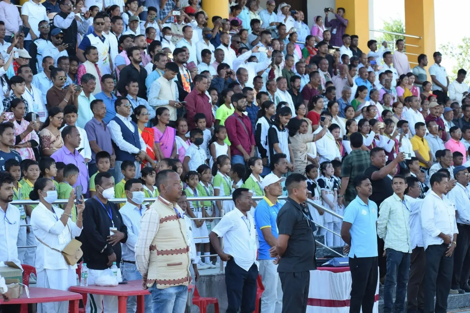 স্টেডিয়ামত উপস্থিত দর্শকৰ দৃশ্য