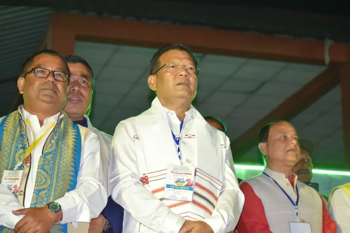 অনুষ্ঠানত অংশ লোৱা শিল্পী আৰু আয়োজকসকলৰ স্মৃতি ফটো